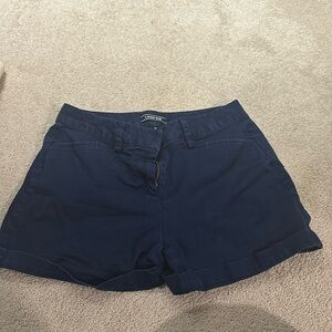 woman’s khaki shorts